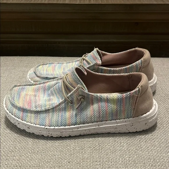 Hey Dude Aurora White shoes, size 7. - Picture 2 of 9